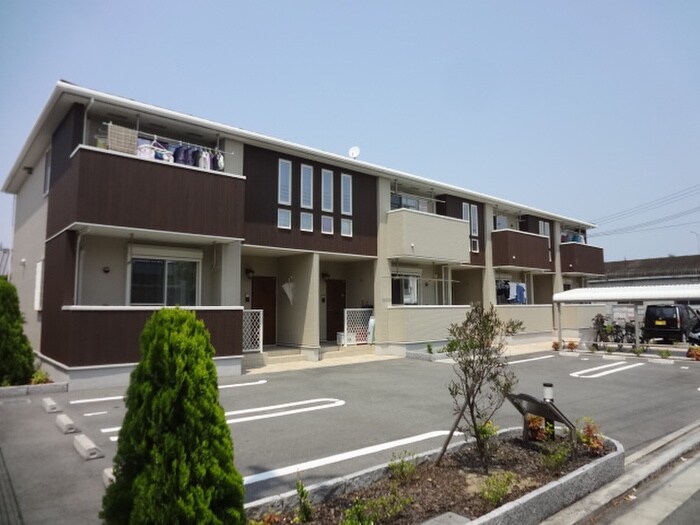 物件外観写真4　(駐車場)