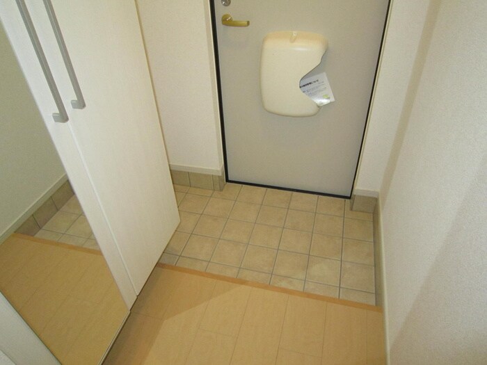 物件内観写真12　(玄関)