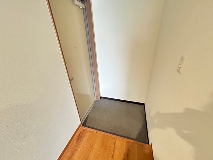 物件内観写真6　(玄関)