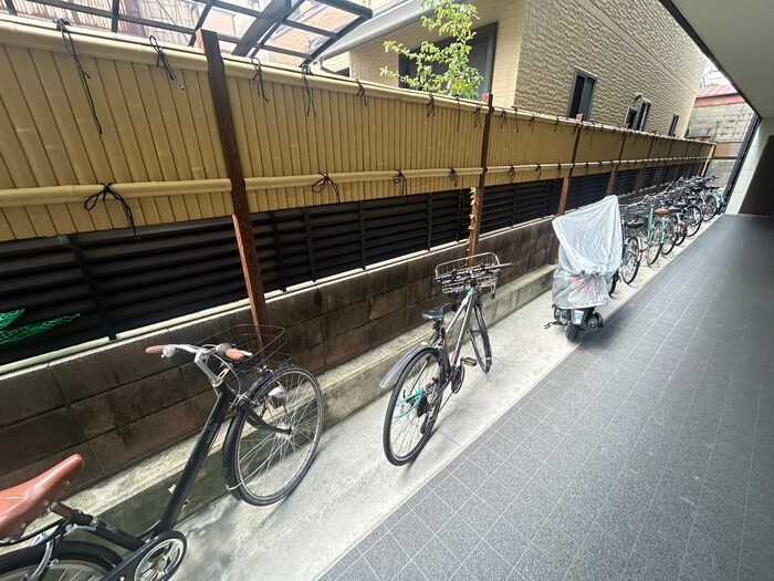 物件外観写真5　(駐輪場)