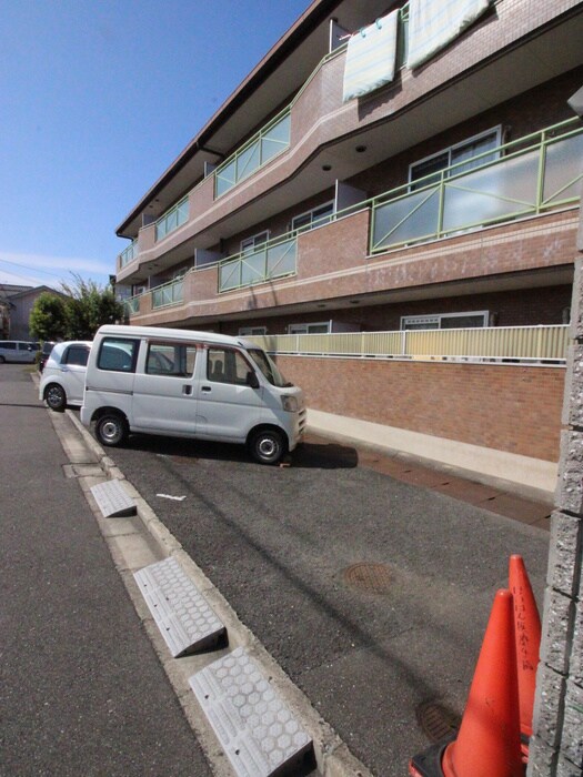 物件外観写真5　(駐車場)