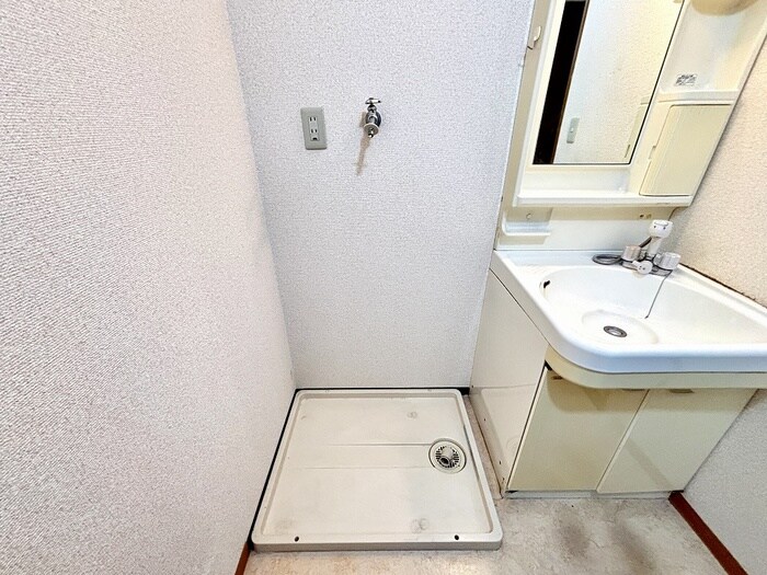 物件内観写真11　(洗濯機置場)