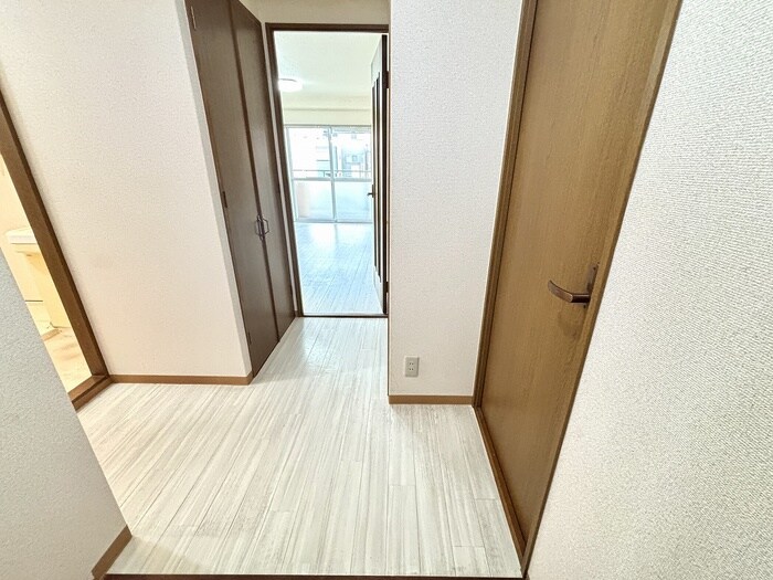 物件内観写真18　(廊下)