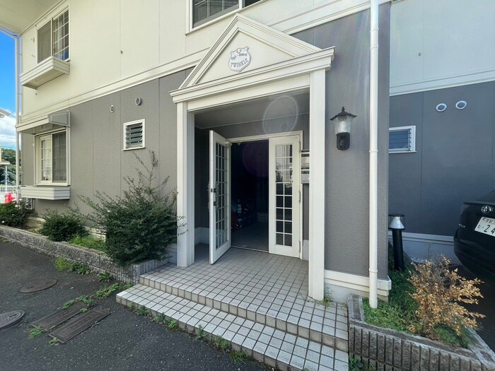 物件外観写真4　(エントランス部分)