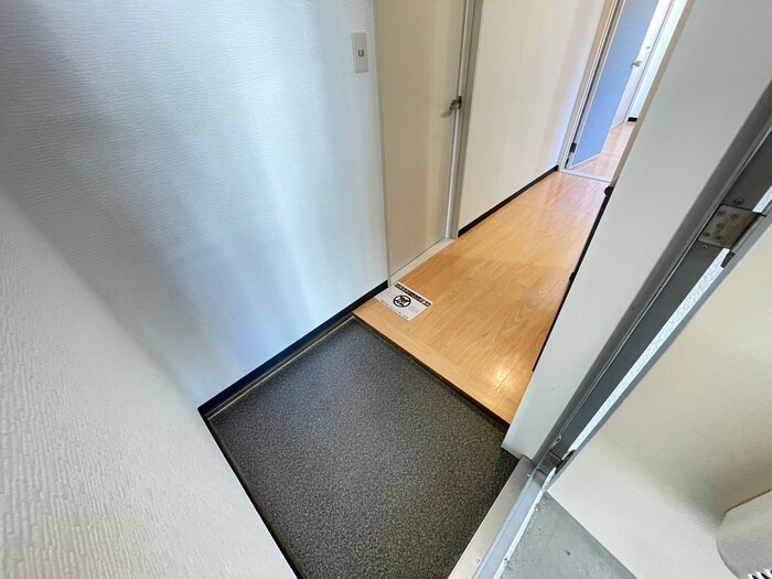 物件内観写真18　(玄関)