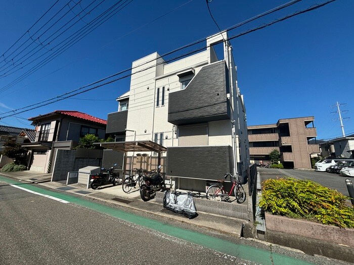 物件外観写真1　(外観写真)