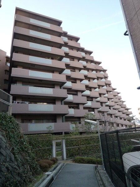 ﾃﾗｽ北千里･古江台Ⅲ番館(302)外観写真
