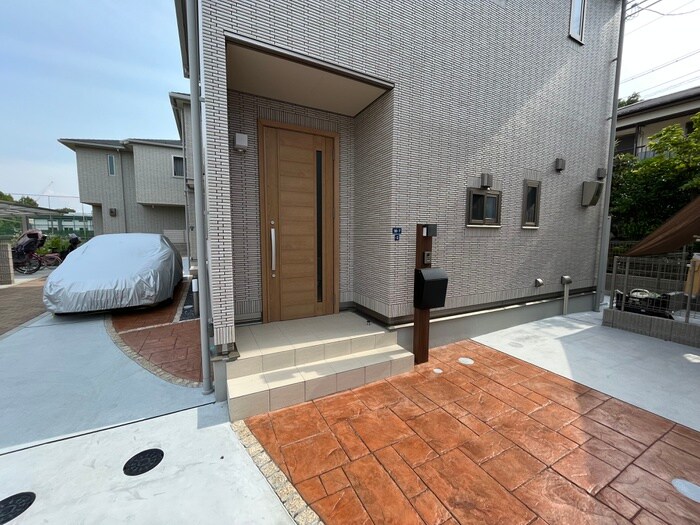 物件外観写真3　(エントランス部分)