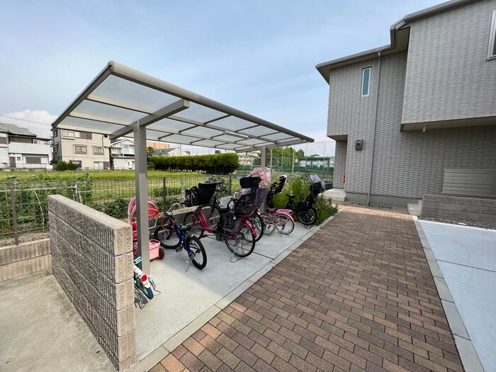 物件外観写真5　(駐輪場)