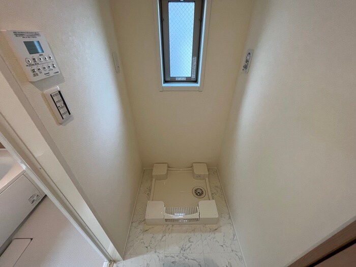 物件内観写真10　(洗濯機置場)