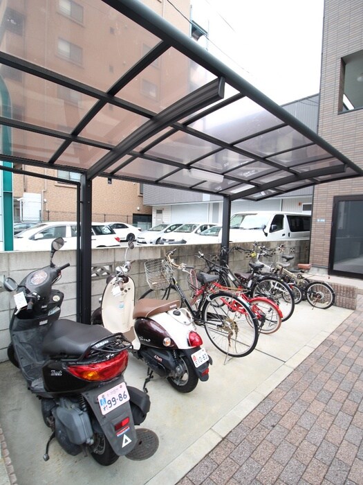 物件外観写真3　(駐輪場)