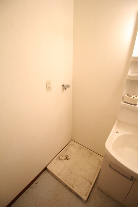 物件内観写真14　(洗濯機置場)