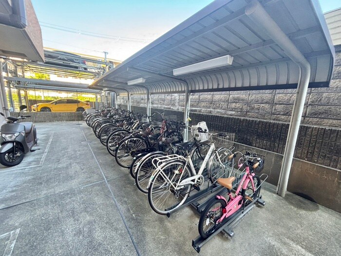 物件外観写真5　(駐輪場)