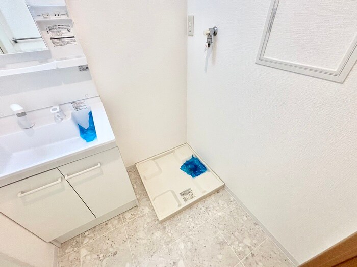 物件内観写真18　(洗濯機置場)