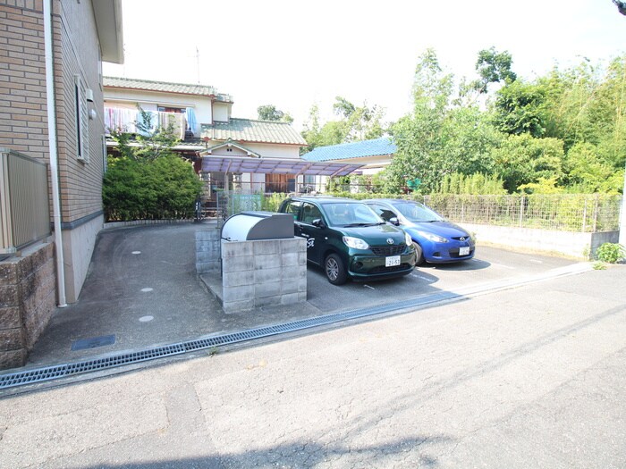 物件外観写真4　(駐車場)