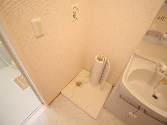 物件内観写真12　(洗濯機置場)