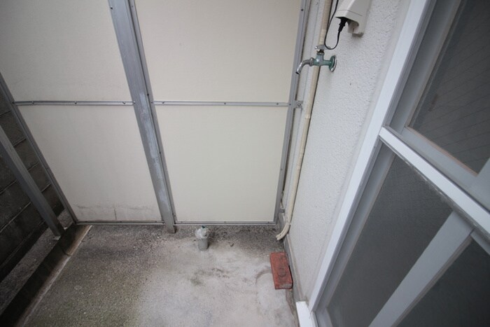 物件内観写真16　(洗濯機置場)