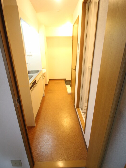 物件内観写真9　(廊下)