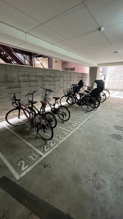 物件外観写真6　(駐輪場)