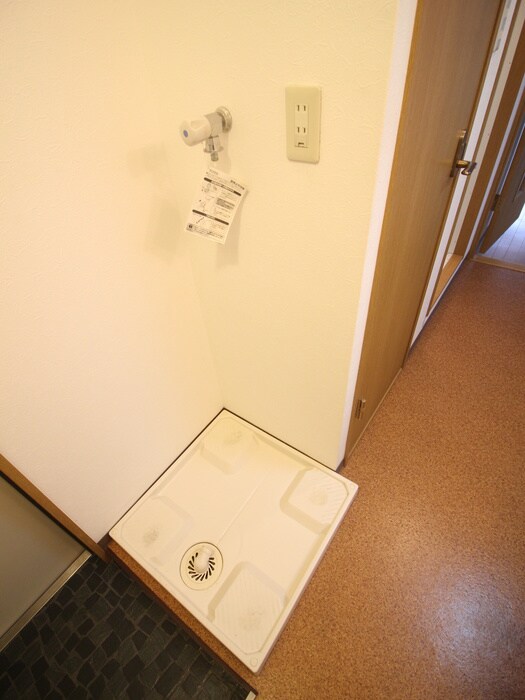 物件内観写真17　(洗濯機置場)