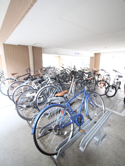 物件外観写真3　(駐輪場)