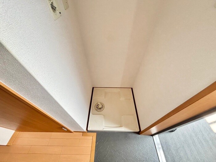 物件内観写真12　(洗濯機置場)