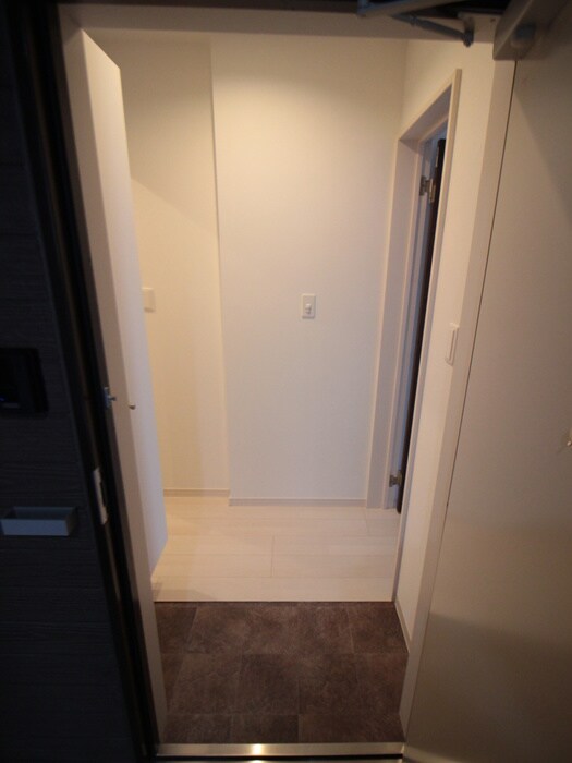 物件内観写真7　(玄関)