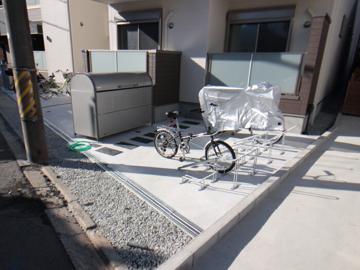 物件外観写真3　(駐輪場)