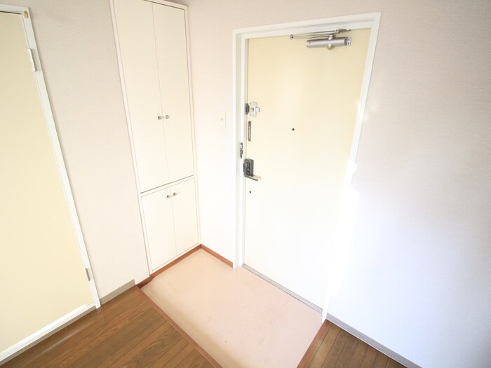 物件内観写真17　(玄関)