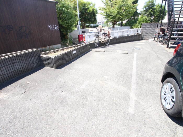 物件外観写真4　(駐車場)