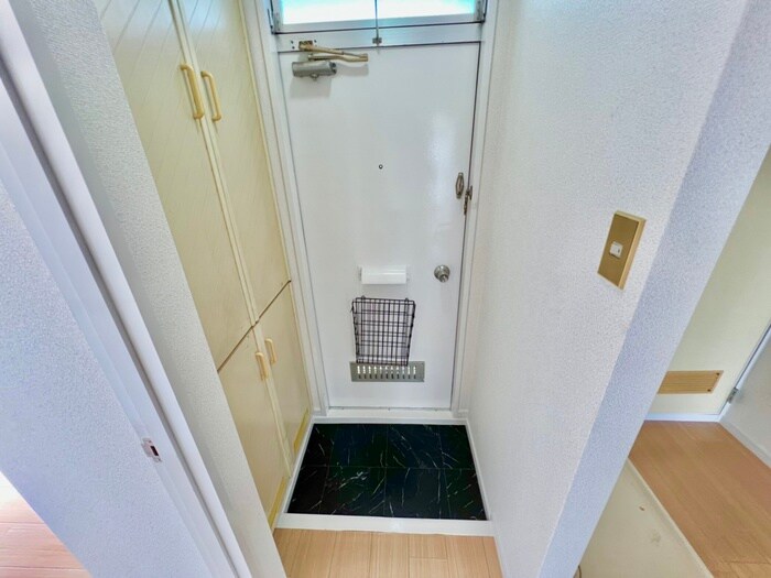 物件内観写真12　(玄関)