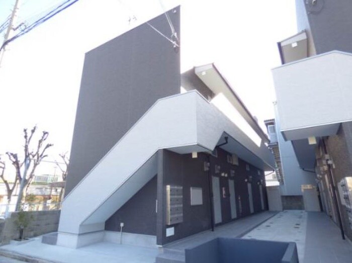 物件外観写真4　(エントランス部分)