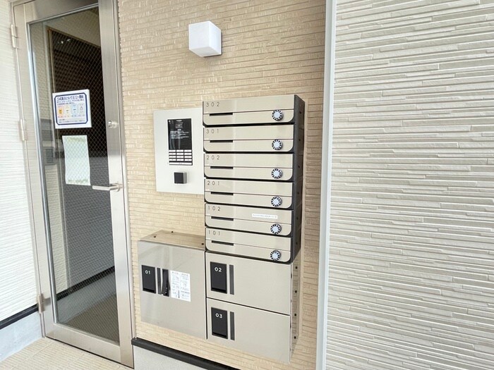 物件外観写真3　(エントランス部分)