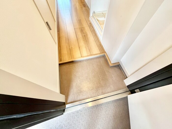 物件内観写真17　(玄関)