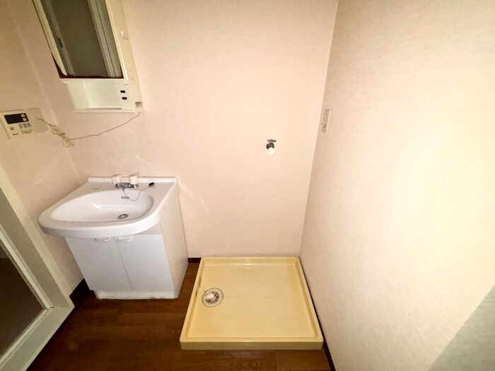 物件内観写真13　(洗濯機置場)