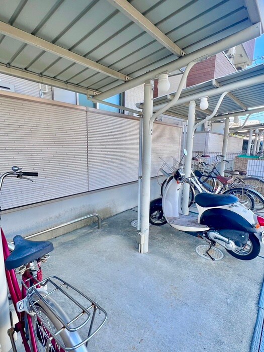 物件外観写真6　(駐輪場)