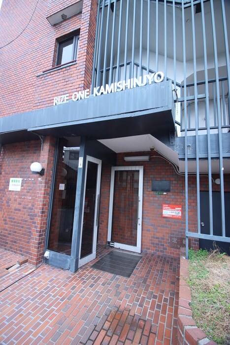 物件外観写真3　(エントランス部分)