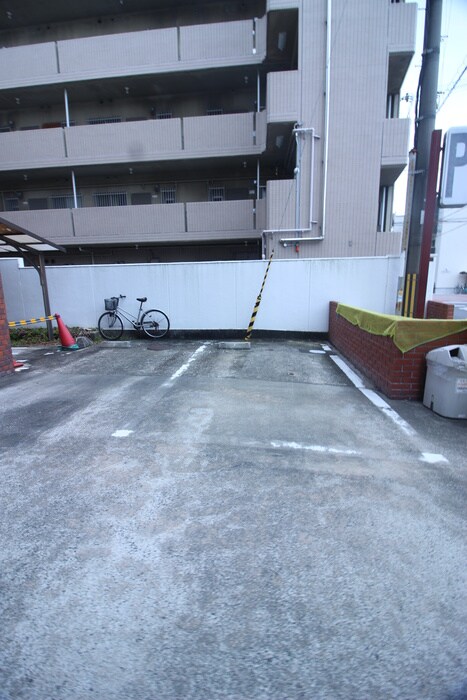 物件外観写真4　(駐車場)
