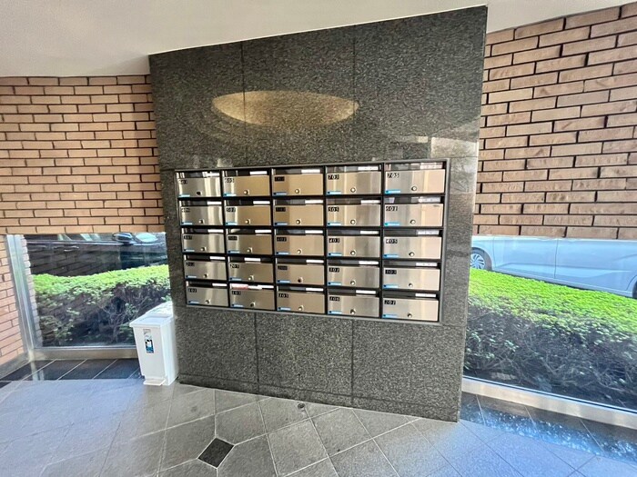 物件外観写真4　(エントランス部分)