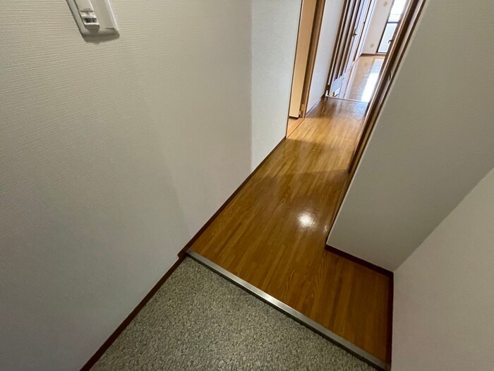 物件内観写真17　(玄関)