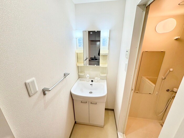 物件内観写真8　(洗面)