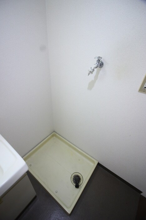 物件内観写真12　(洗濯機置場)