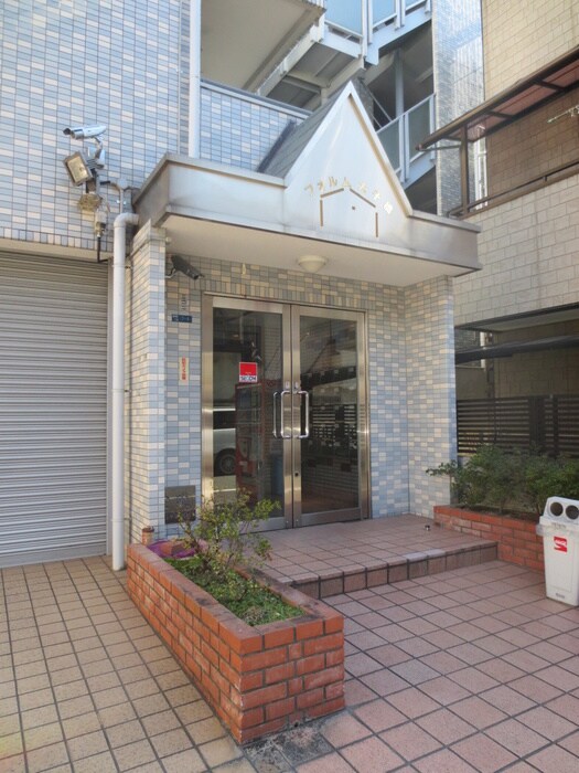 物件外観写真3　(エントランス部分)