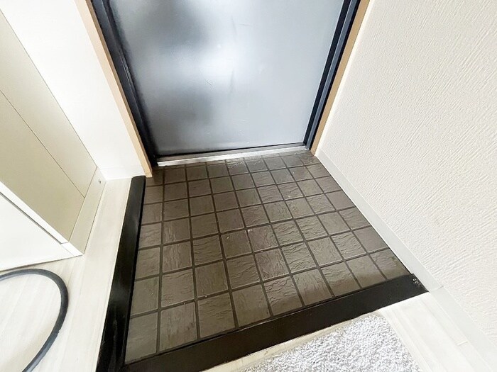 物件内観写真13　(玄関)