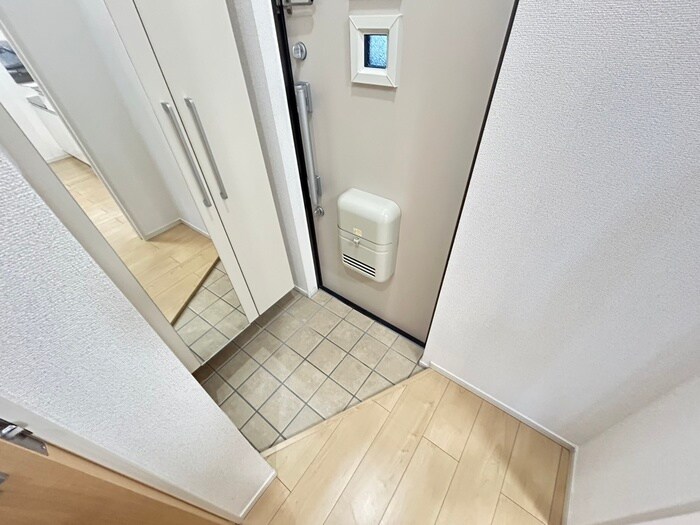 物件内観写真7　(玄関)