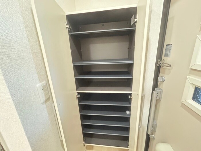 物件内観写真8　(靴箱)