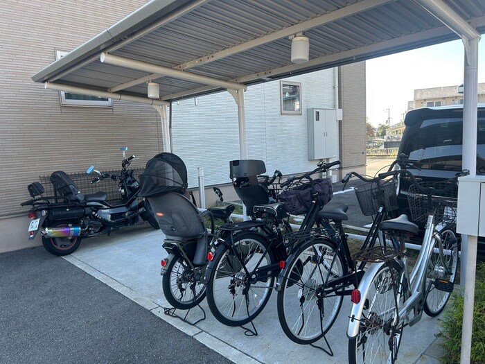 物件外観写真6　(駐輪場)
