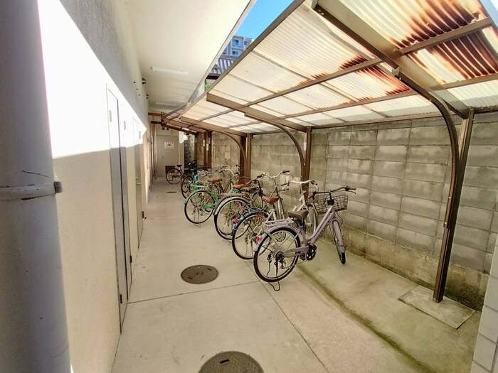 物件外観写真5　(駐輪場)