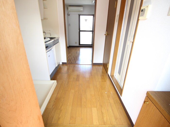 物件内観写真10　(玄関)