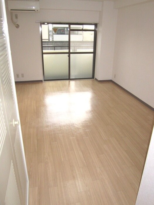 物件内観写真10　(居室)